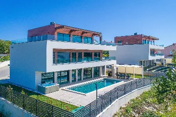 Sea-View Villa in Premantura for Up to 10 Guests