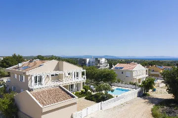 Ližnjan 5-Bedroom Villa for 12 Guests