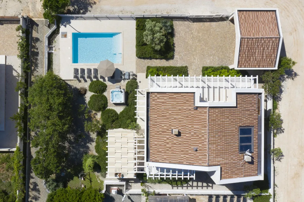 Ližnjan 5-Bedroom Villa for 12 Guests