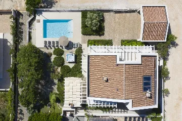 Ližnjan 5-Bedroom Villa for 12 Guests