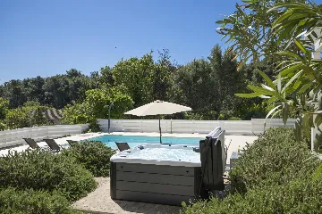 Ližnjan 5-Bedroom Villa for 12 Guests