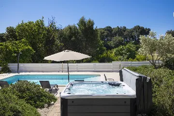 Ližnjan 5-Bedroom Villa for 12 Guests