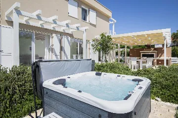 Ližnjan 5-Bedroom Villa for 12 Guests