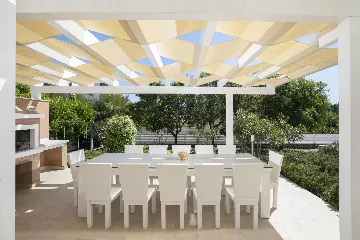 Ližnjan 5-Bedroom Villa for 12 Guests