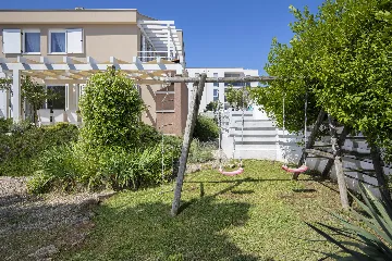 Ližnjan 5-Bedroom Villa for 12 Guests