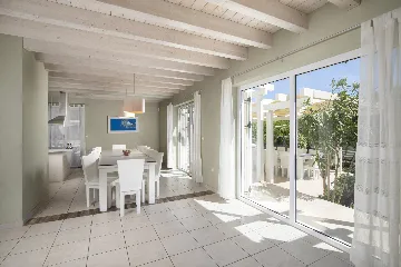 Ližnjan 5-Bedroom Villa for 12 Guests