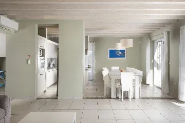 Ližnjan 5-Bedroom Villa for 12 Guests