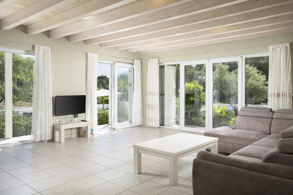Ližnjan 5-Bedroom Villa for 12 Guests