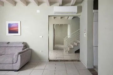 Ližnjan 5-Bedroom Villa for 12 Guests