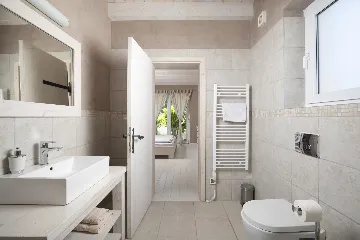 Ližnjan 5-Bedroom Villa for 12 Guests