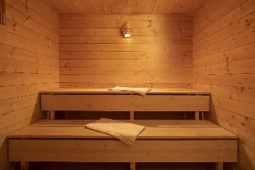 Ližnjan 5-Bedroom Villa for 12 Guests