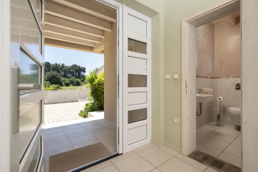 Ližnjan 5-Bedroom Villa for 12 Guests