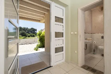 Ližnjan 5-Bedroom Villa for 12 Guests