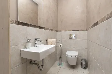 Ližnjan 5-Bedroom Villa for 12 Guests