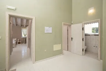 Ližnjan 5-Bedroom Villa for 12 Guests