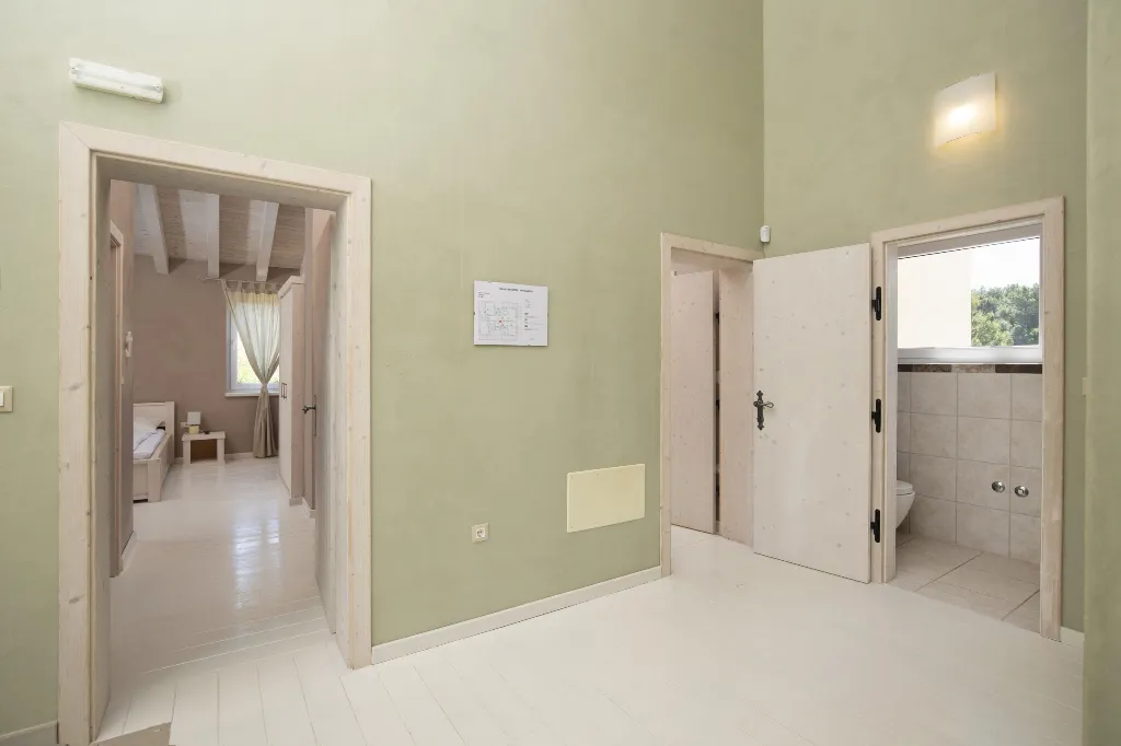 Ližnjan 5-Bedroom Villa for 12 Guests