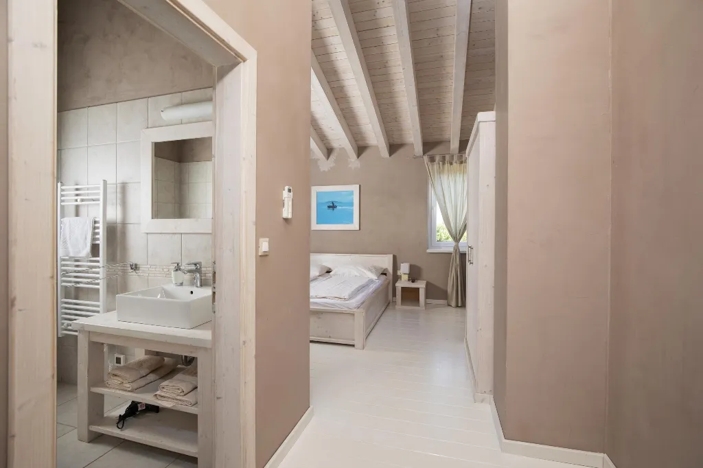 Ližnjan 5-Bedroom Villa for 12 Guests