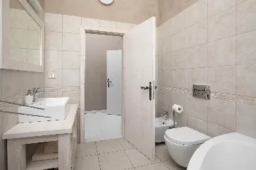 Ližnjan 5-Bedroom Villa for 12 Guests