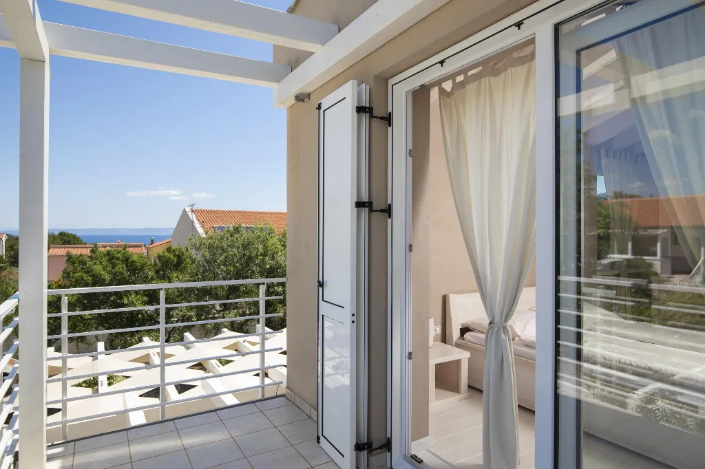 Ližnjan 5-Bedroom Villa for 12 Guests