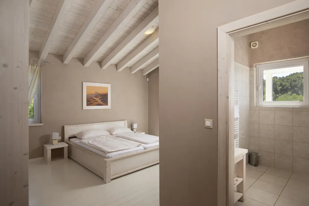 Ližnjan 5-Bedroom Villa for 12 Guests