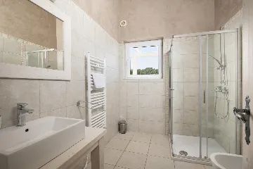 Ližnjan 5-Bedroom Villa for 12 Guests