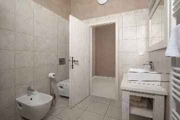 Ližnjan 5-Bedroom Villa for 12 Guests