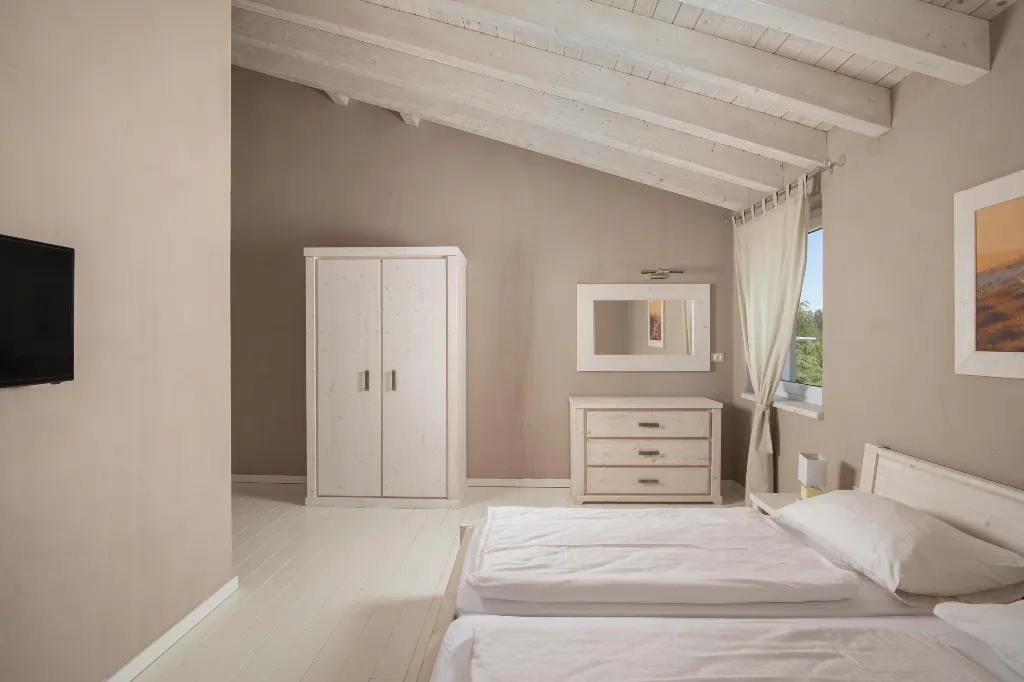 Ližnjan 5-Bedroom Villa for 12 Guests