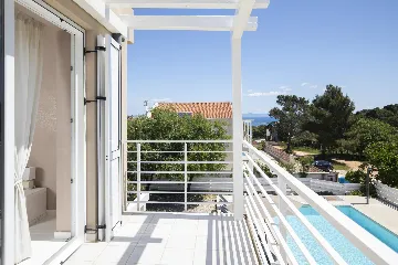 Ližnjan 5-Bedroom Villa for 12 Guests