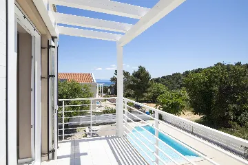 Ližnjan 5-Bedroom Villa for 12 Guests