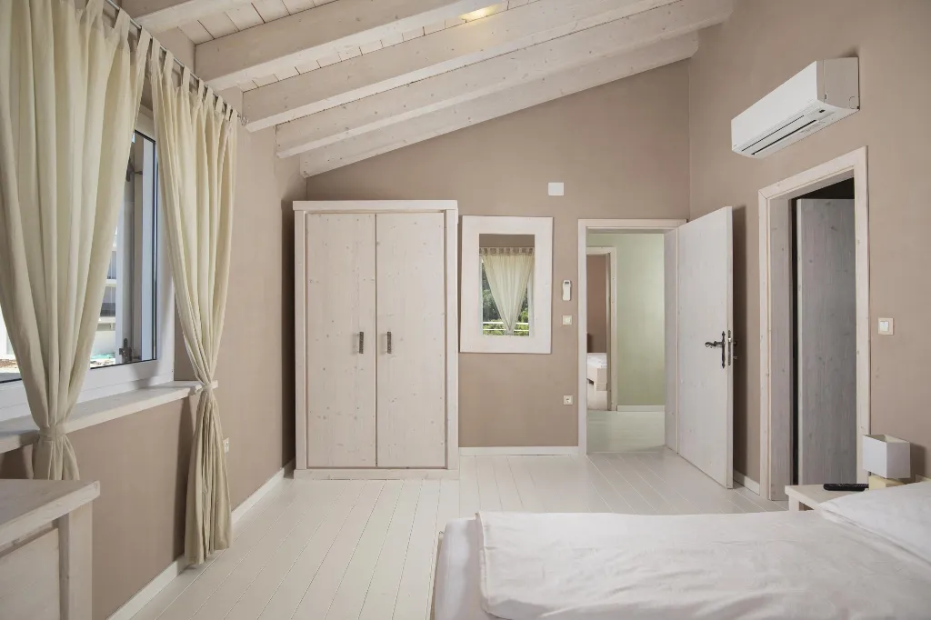Ližnjan 5-Bedroom Villa for 12 Guests