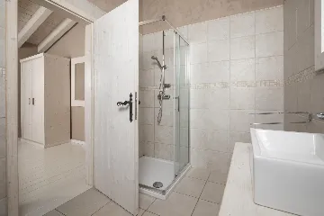 Ližnjan 5-Bedroom Villa for 12 Guests