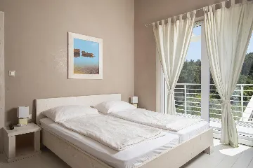 Ližnjan 5-Bedroom Villa for 12 Guests