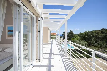 Ližnjan 5-Bedroom Villa for 12 Guests