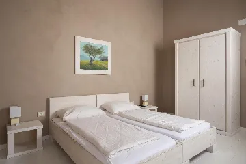 Ližnjan 5-Bedroom Villa for 12 Guests