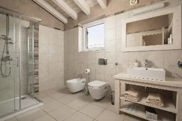 Ližnjan 5-Bedroom Villa for 12 Guests