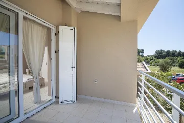 Ližnjan 5-Bedroom Villa for 12 Guests