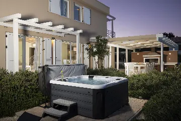 Ližnjan 5-Bedroom Villa for 12 Guests