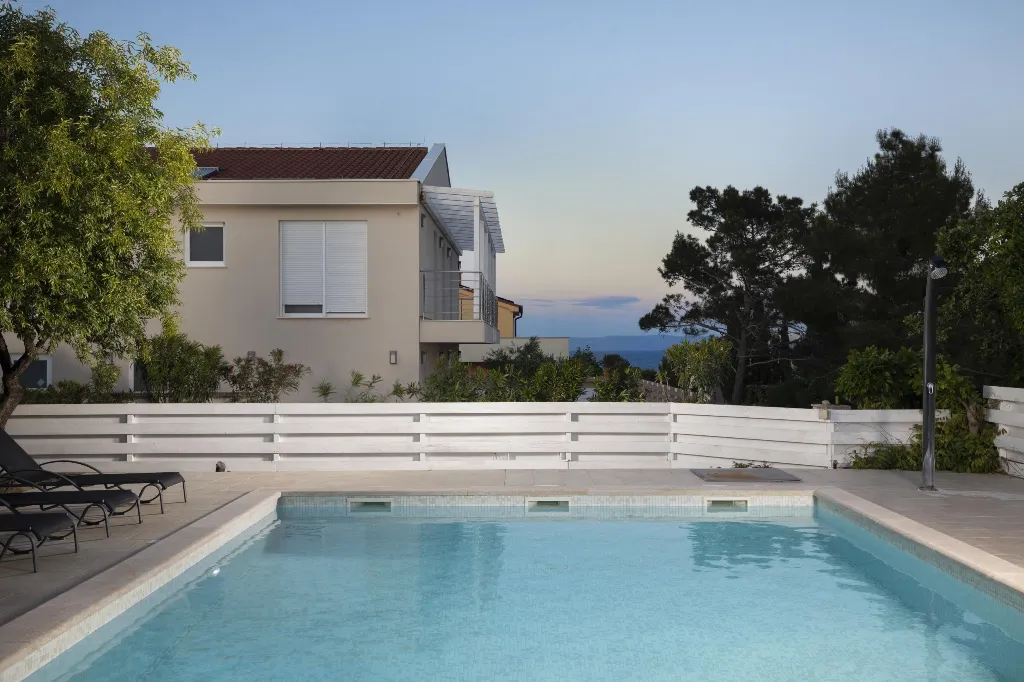 Ližnjan 5-Bedroom Villa for 12 Guests