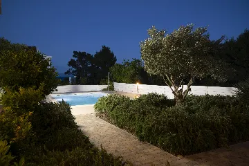 Ližnjan 5-Bedroom Villa for 12 Guests