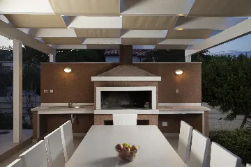 Ližnjan 5-Bedroom Villa for 12 Guests