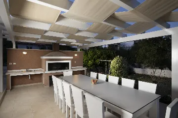 Ližnjan 5-Bedroom Villa for 12 Guests