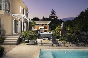 Ližnjan 5-Bedroom Villa for 12 Guests