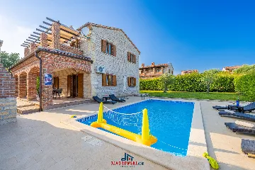 4-Bedroom Villa in Butkovići for Up to 9