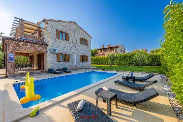 4-Bedroom Villa in Butkovići for Up to 9
