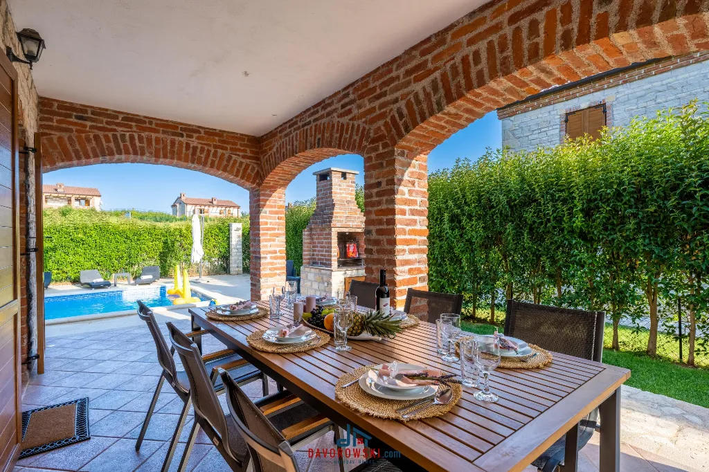 4-Bedroom Villa in Butkovići for Up to 9