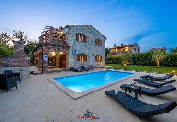 4-Bedroom Villa in Butkovići for Up to 9