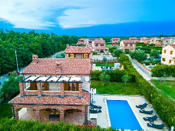 4-Bedroom Villa in Butkovići for Up to 9
