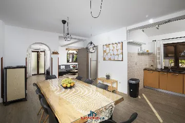 Villa in Vintijan with Private Pool for 6