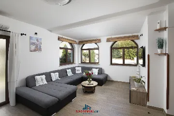 Villa in Vintijan with Private Pool for 6