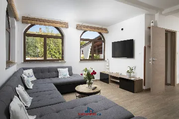 Villa in Vintijan with Private Pool for 6